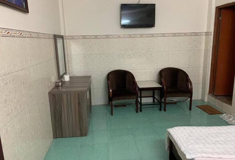 اتاق اکونومی, Minh Tuan