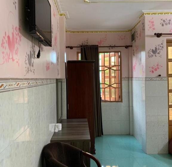 اتاق اکونومی, Minh Tuan