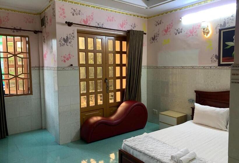 اتاق اکونومی, Minh Tuan