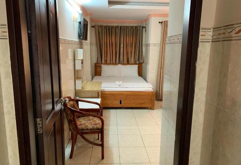 اتاق اکونومی, Minh Tuan