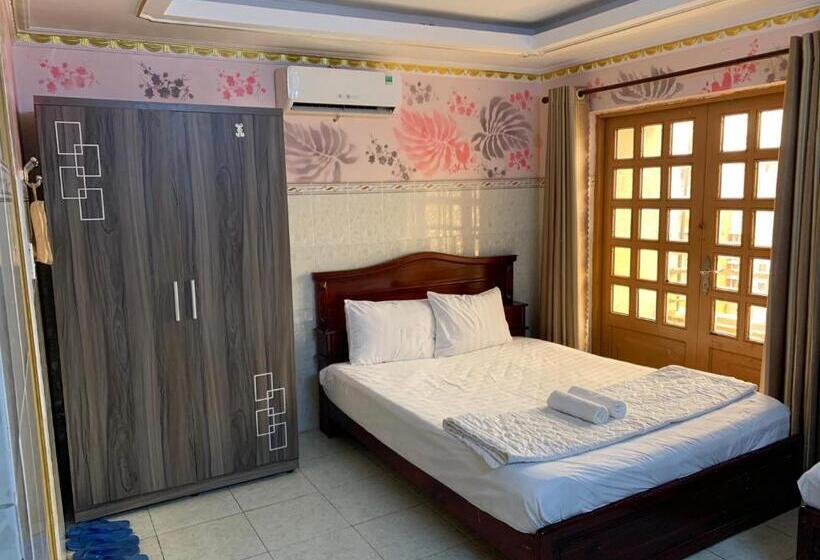 اتاق اکونومی, Minh Tuan