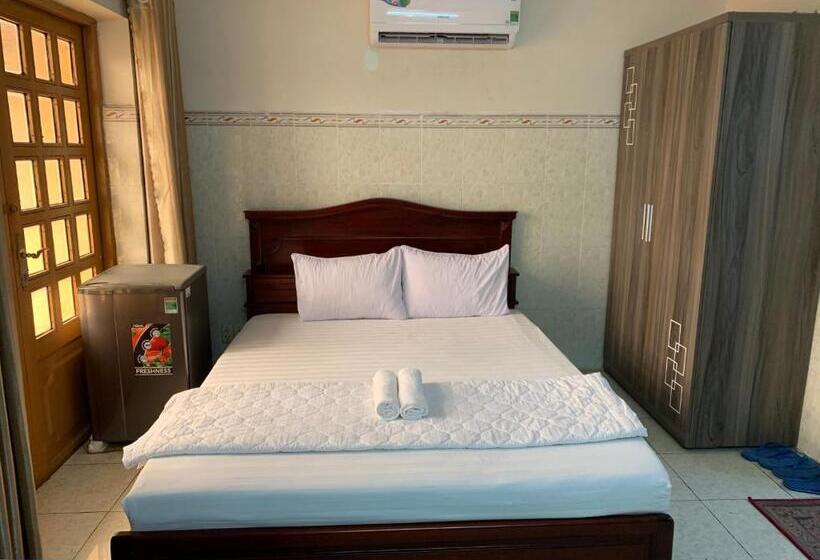 اتاق اکونومی, Minh Tuan