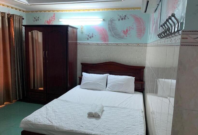 اتاق اکونومی, Minh Tuan