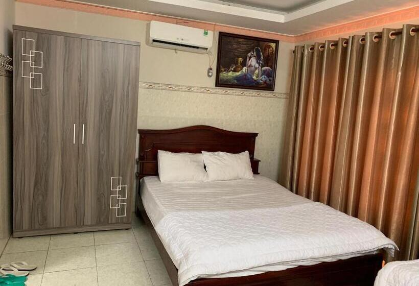 اتاق اکونومی, Minh Tuan