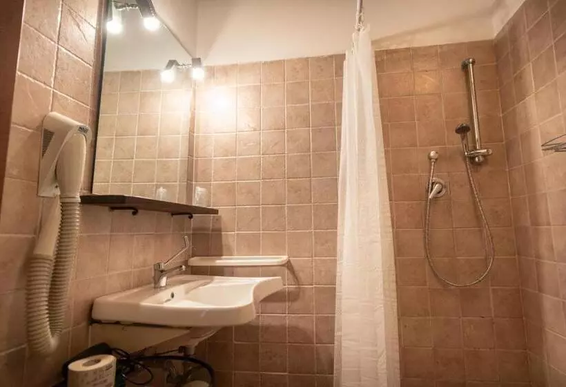 Standard Kolmen Hengen Huone, Agriturismo Sasso Rosso