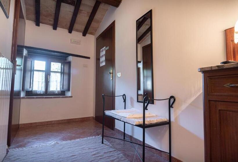 اتاق استاندارد سه نفره, Agriturismo Sasso Rosso