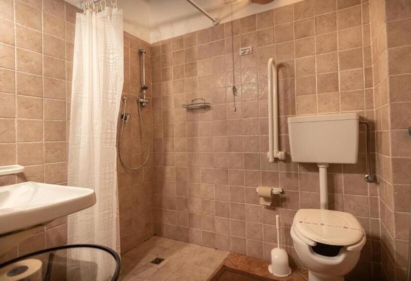 اتاق استاندارد سه نفره, Agriturismo Sasso Rosso