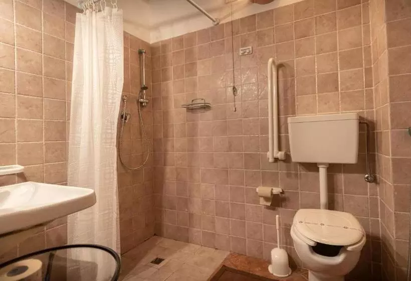 Standard Kolmen Hengen Huone, Agriturismo Sasso Rosso