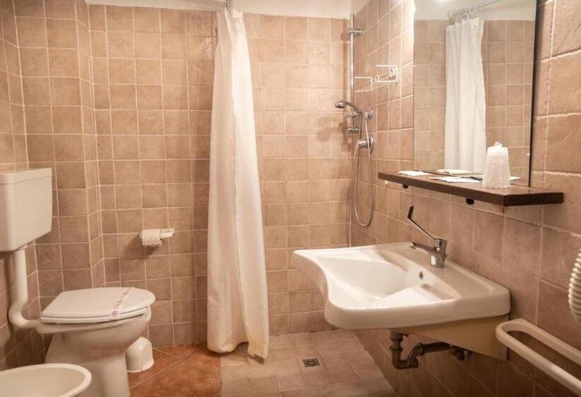 اتاق استاندارد چهار تخته, Agriturismo Sasso Rosso