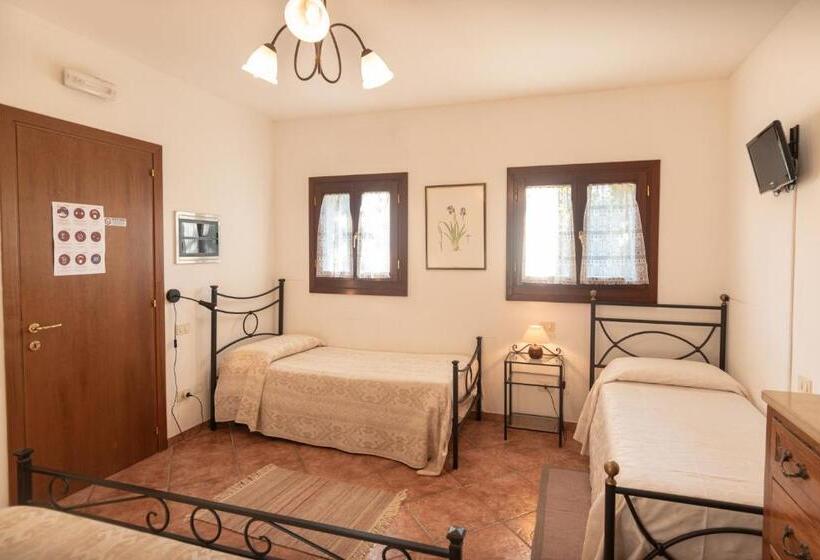 اتاق استاندارد چهار تخته, Agriturismo Sasso Rosso