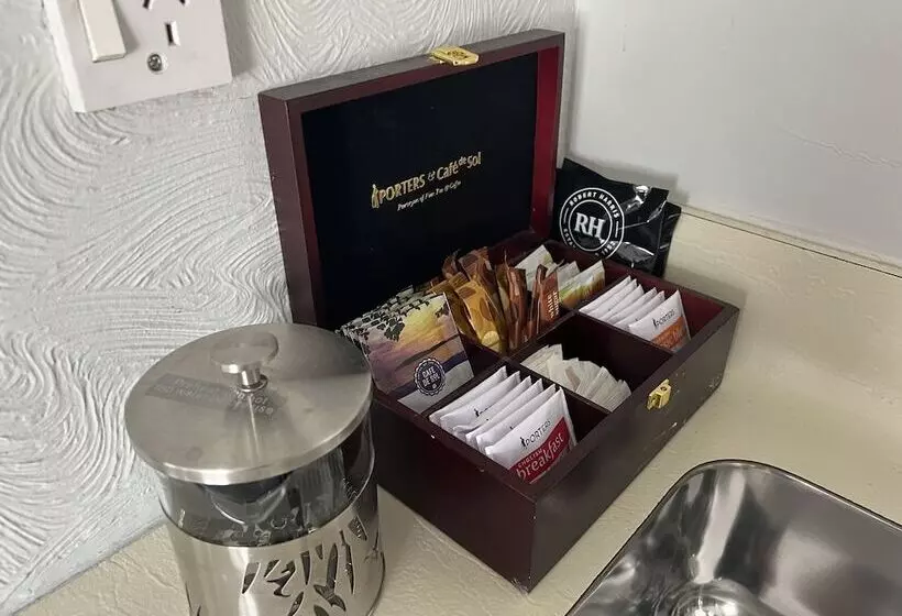 استودیوی استاندارد, Avenue Motel Palmerston North