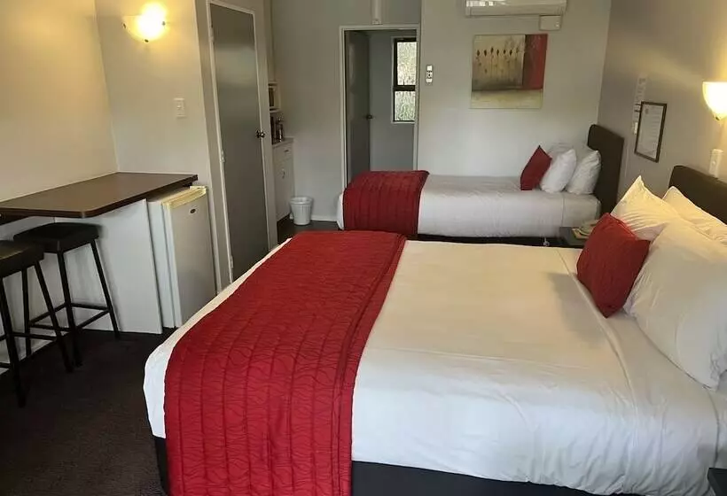 استودیوی استاندارد, Avenue Motel Palmerston North