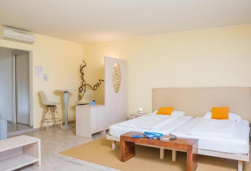 سوییت جونیور با بالکن, Club Hotel Olivi   Tennis Center