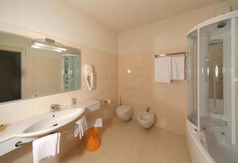 Полулюкс с Балконом, Club Hotel Olivi   Tennis Center