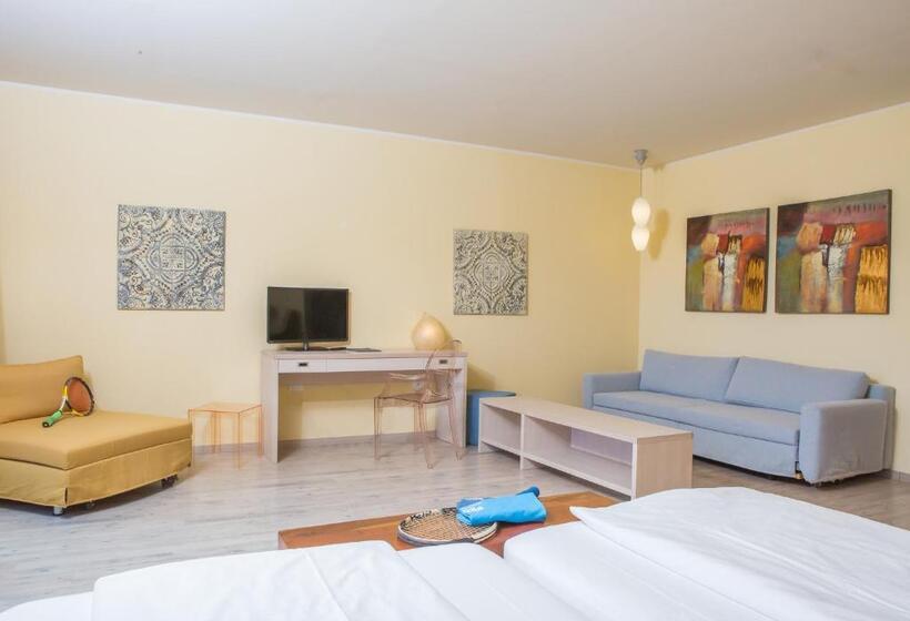 سوییت جونیور با بالکن, Club Hotel Olivi   Tennis Center