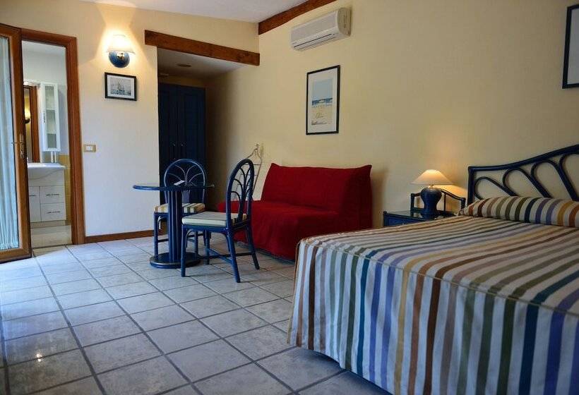 غرفة سوبيريور ثلاثية, Acquasanta