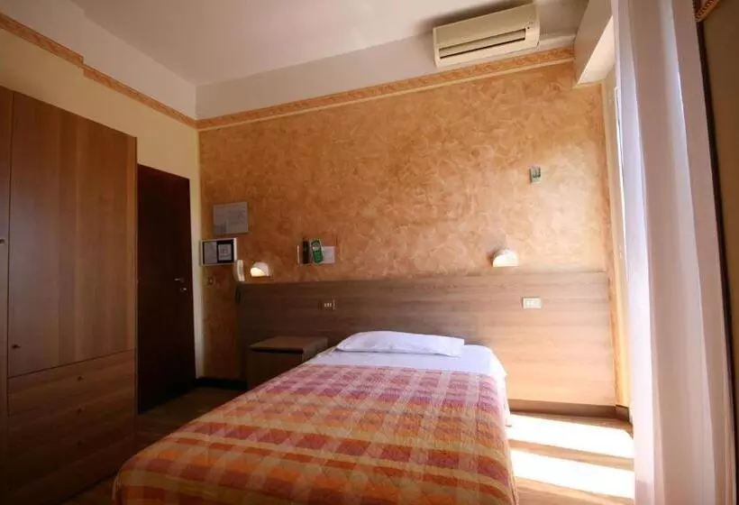 バルコニー付きシングルスタンダードルーム, Albergo Centopini