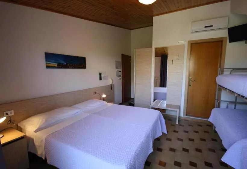 バルコニー付スタンダード4ベッドルーム, Albergo Centopini