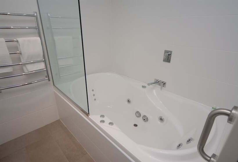 Escritório Superior, Bluestone On George