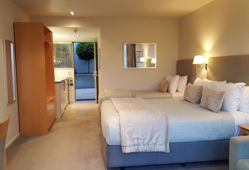 Escritório Superior, Bluestone On George