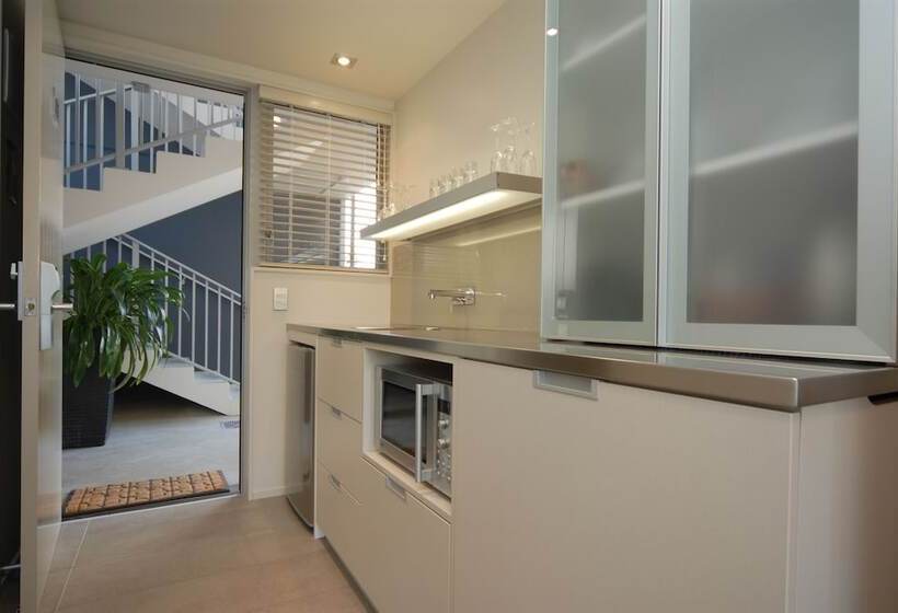 Escritório Superior, Bluestone On George