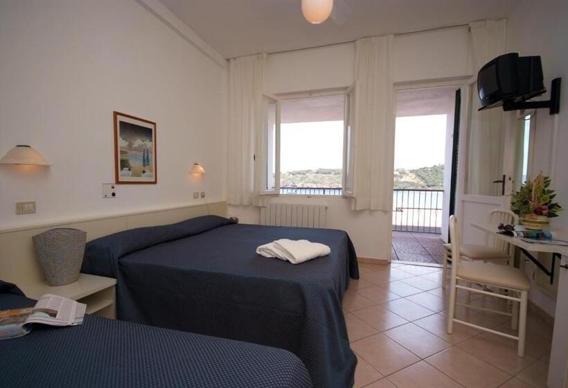 Triple Room Sea View, Dino