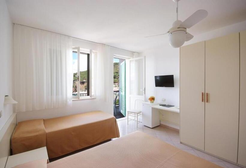 Triple Room Sea View, Dino