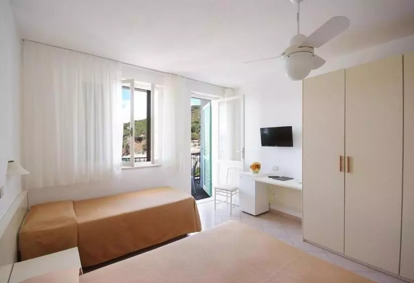 Triple Room Sea View, Dino