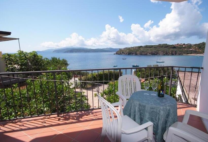 Triple Room Sea View, Dino