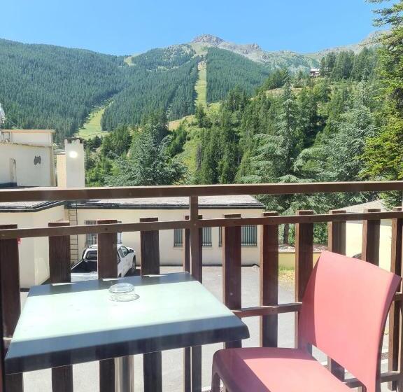 חדר סטנדרט לשלושה, Edelweiss