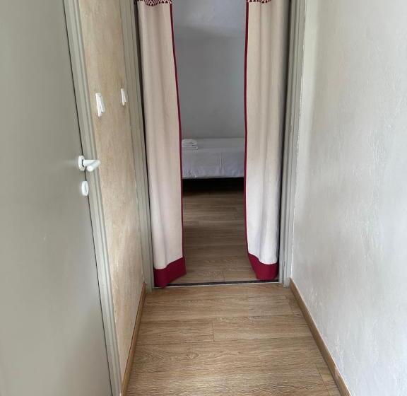 חדר משפחתי, Edelweiss