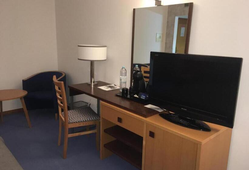 Полулюкс Клуб, Feira Pedra Bela