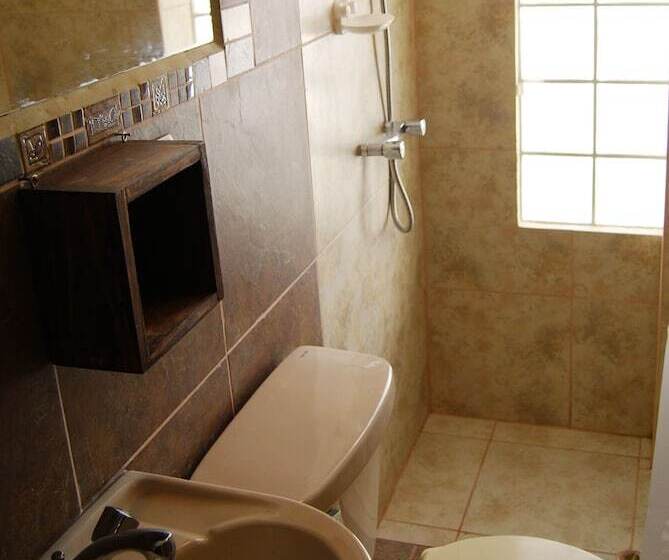 חדר סטנדרט לשלושה, In Casita