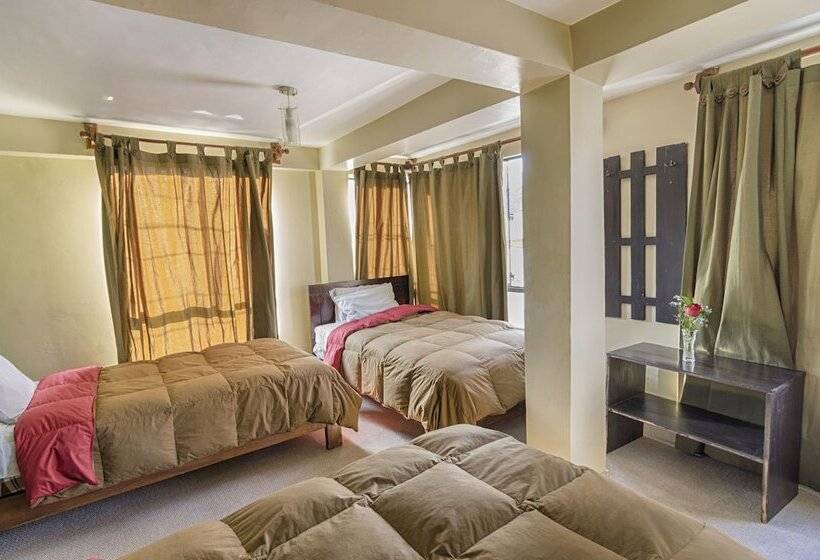 חדר סטנדרט לשלושה, In Casita