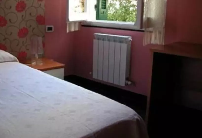 اتاق استاندارد سه نفره, Lavagnese