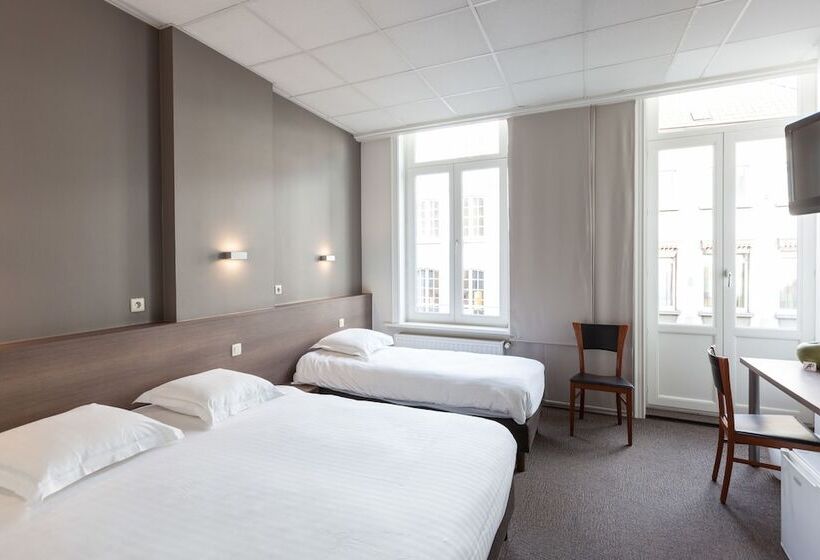 חדר סטנדרט לשלושה, Loreto