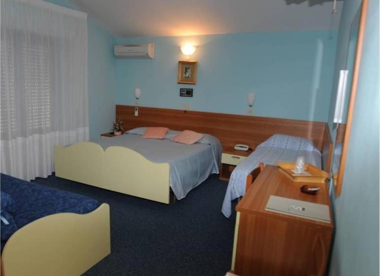 발코니가 있는 4인용 스탠다드 룸, Lory