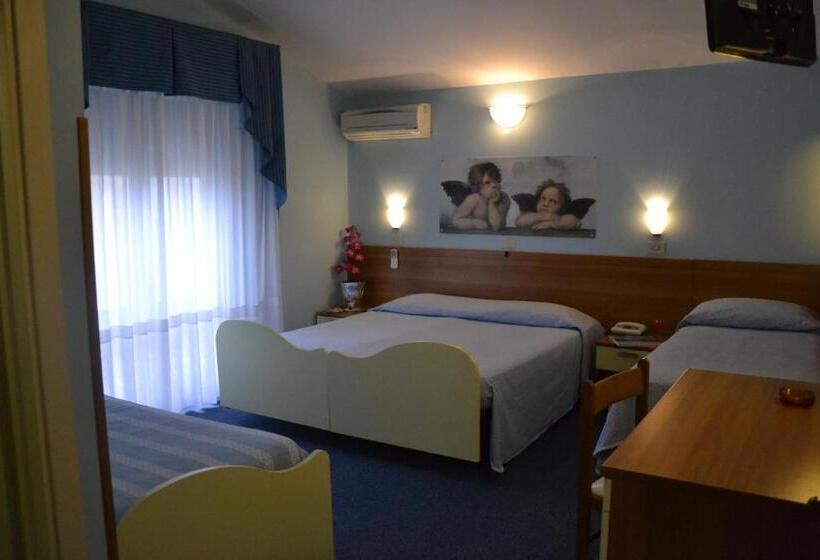 발코니가 있는 4인용 스탠다드 룸, Lory