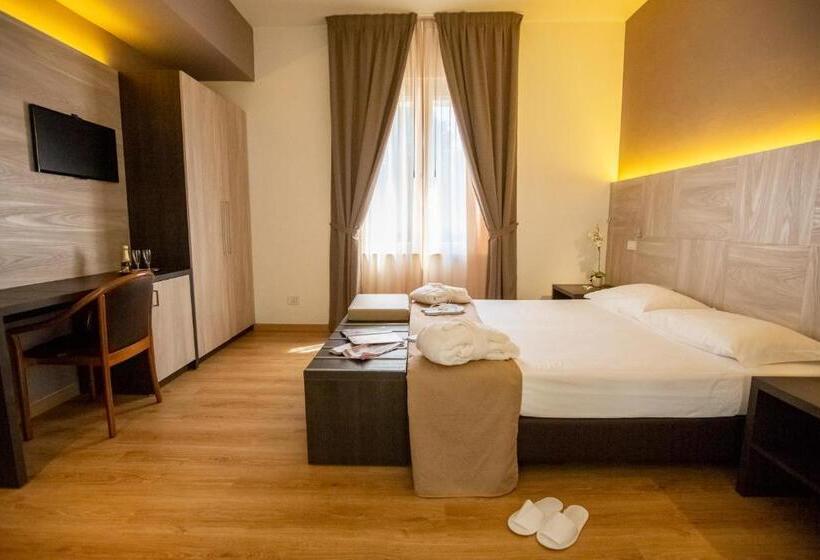 수피리어 룸, Lory