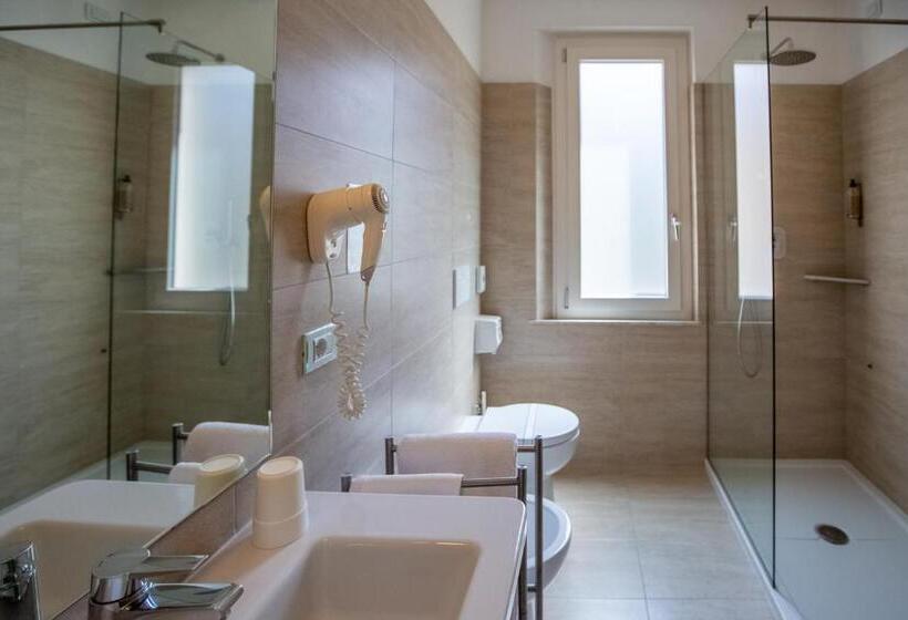 수퍼리어룸, 스파 액세스, Lory