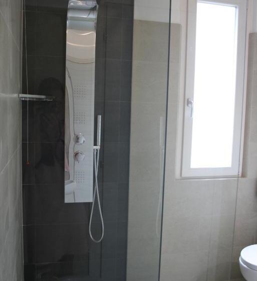 가든 전망 주니어 스위트, Lory