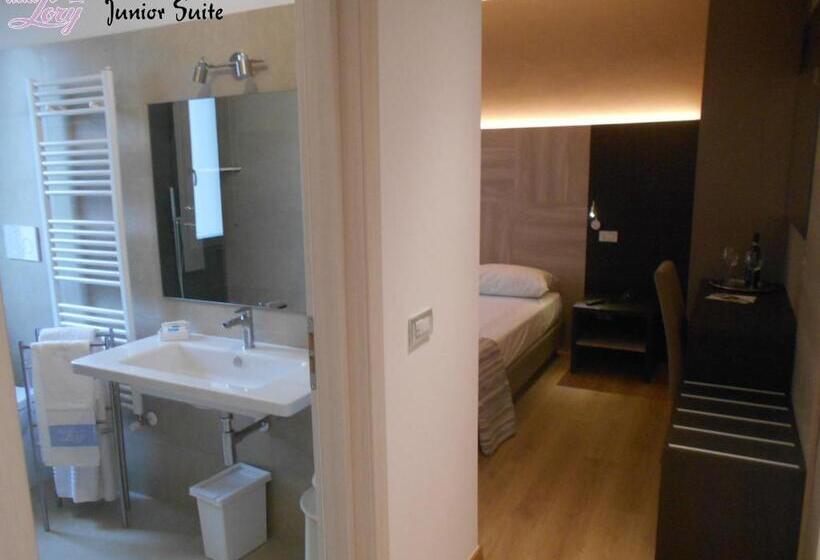 가든 전망 주니어 스위트, Lory