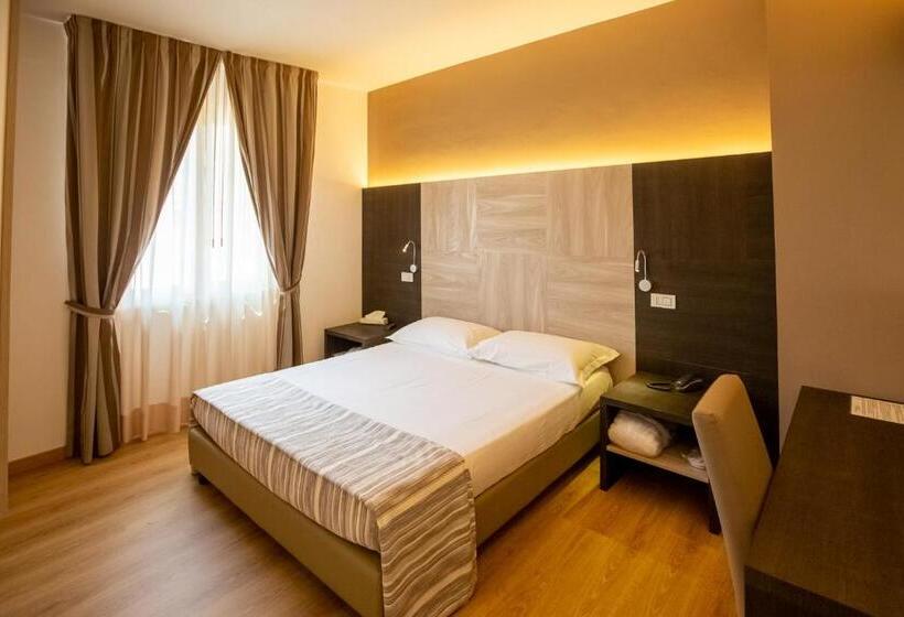 가든 전망 주니어 스위트, Lory