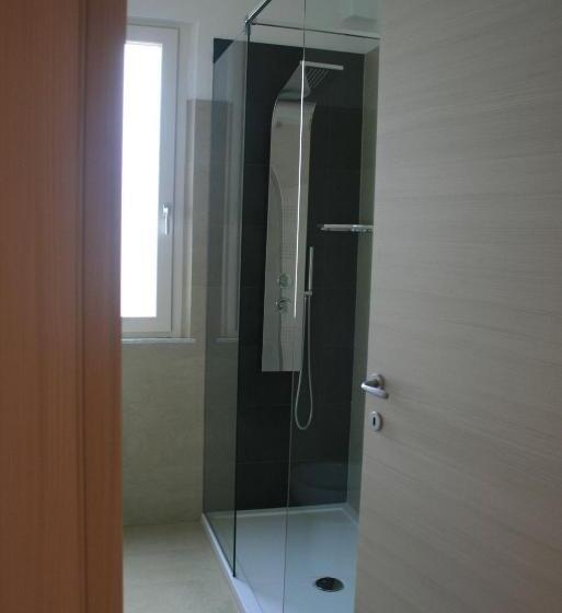 주니어 스위트 발코니, Lory