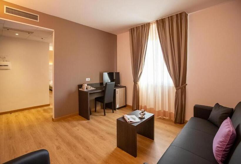 주니어 스위트 발코니, Lory