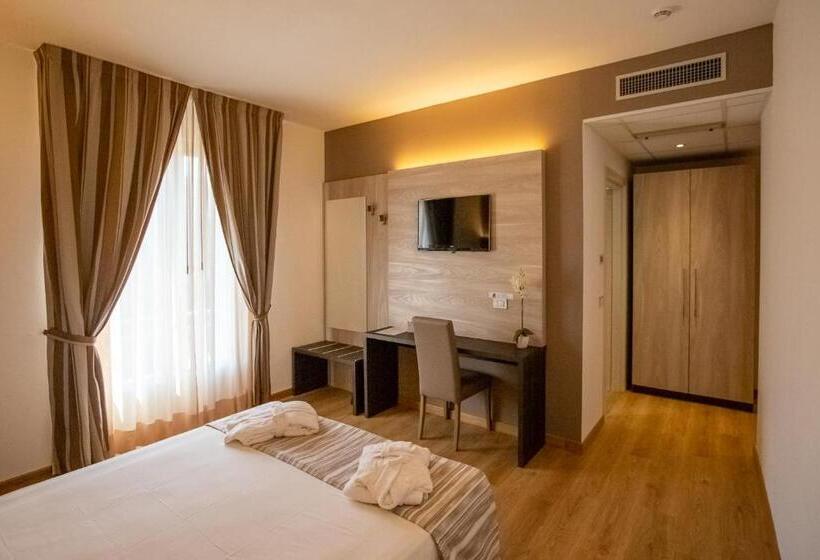 주니어 스위트 발코니, Lory