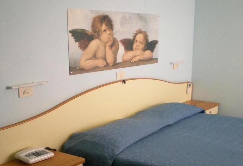 이코노미 룸, Lory