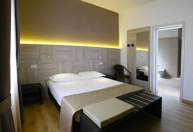 수피리어 룸, Lory