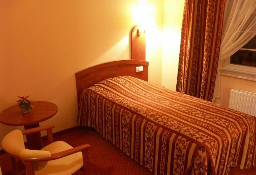 غرفة قياسية فردية, Maxim Kwidzyn