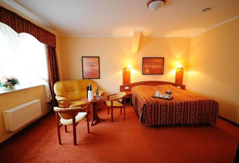 شقة غرفة واحدة, Maxim Kwidzyn